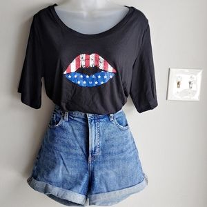 LuLaRoe Patriotic USA Lips Boyfriend T